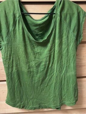 Relaxed Scoop Neck Women’s Tee in Green